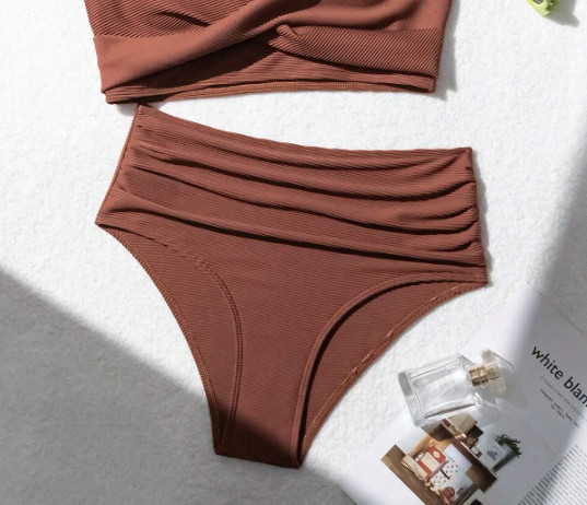 dół od bikini marszczenia