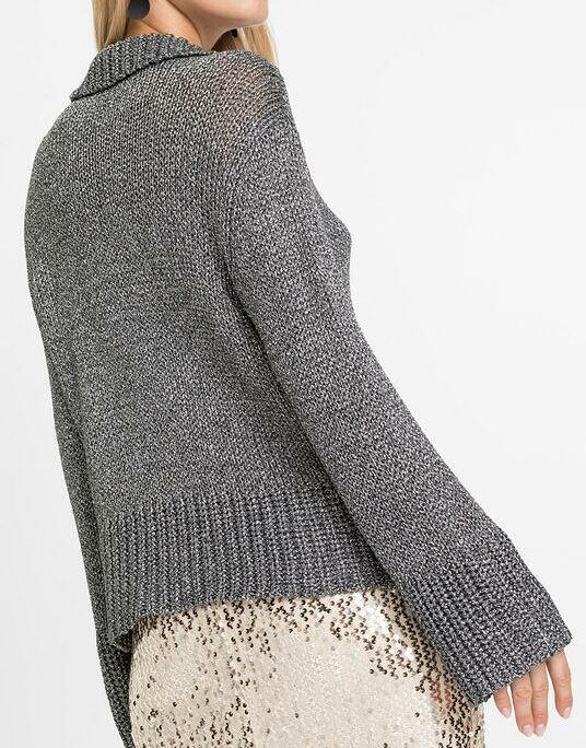 BŁYSZCZĄCY SWETER DZIANINOWY