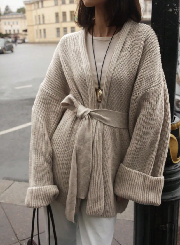 BEŻOWY SWETER NARZUTKA 