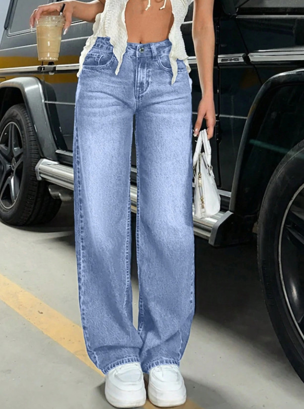 niebieskie spodnie jeans