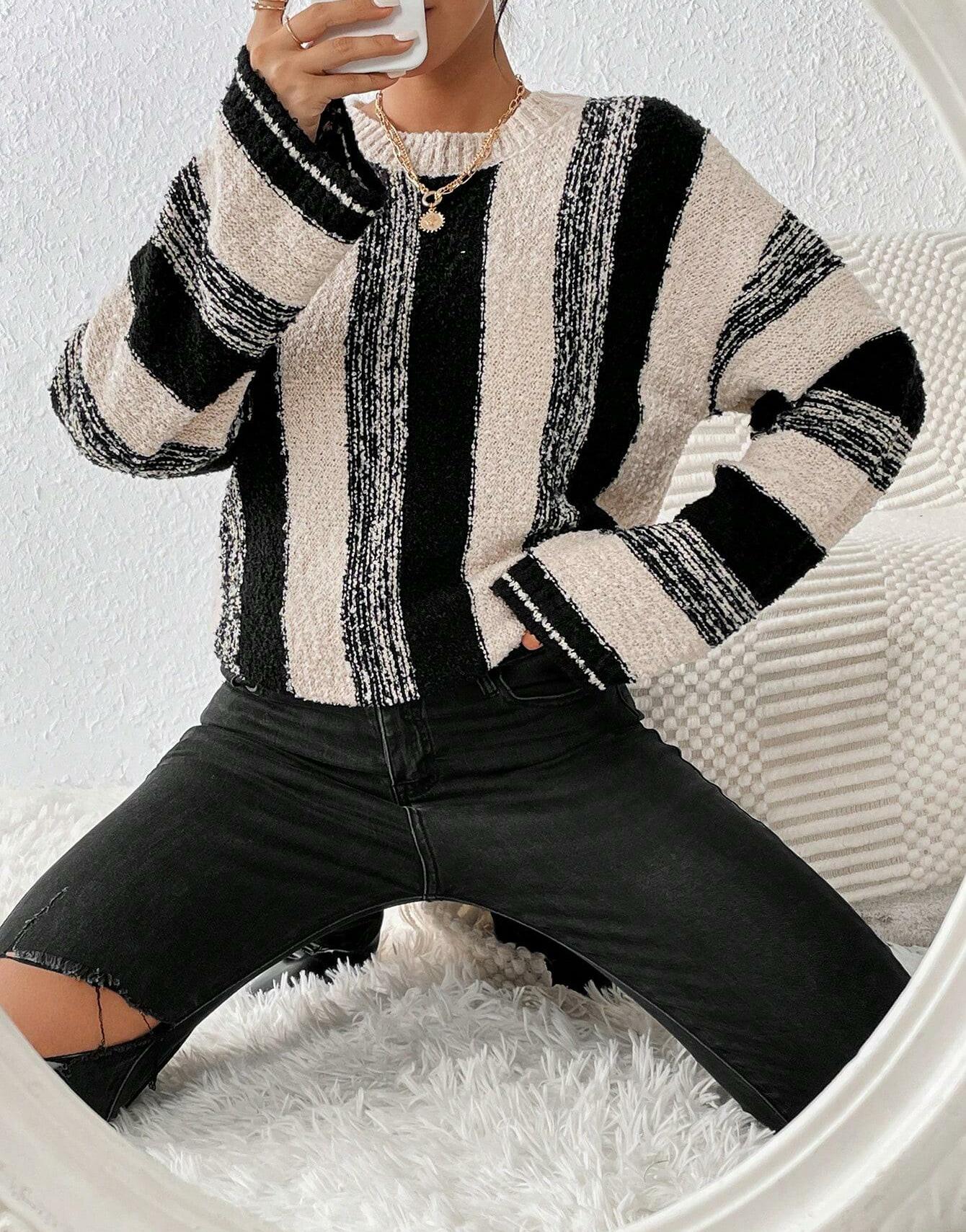 LUŹNY SWETER PASKI