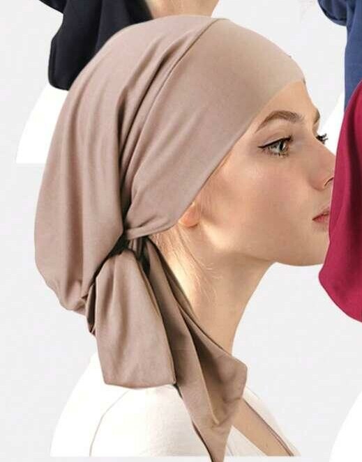 beżowy turban na głowę