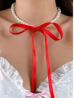 NASZYJNIK CHOKER Z PEREŁ KOKARDA 