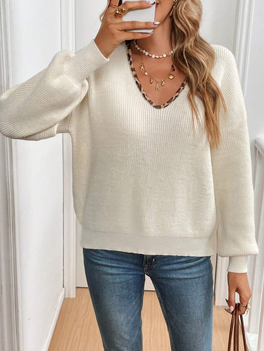 kremowy sweter v-neck