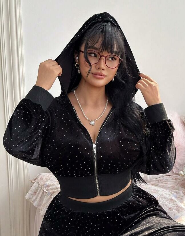czarna bluza kaptur