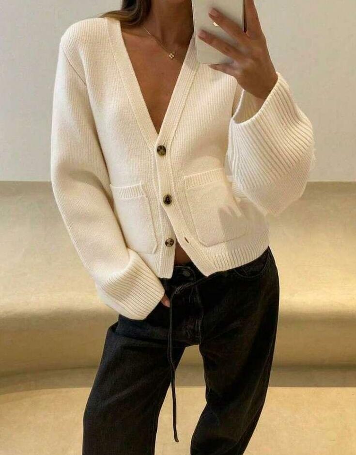 Beżowy sweter kieszonki