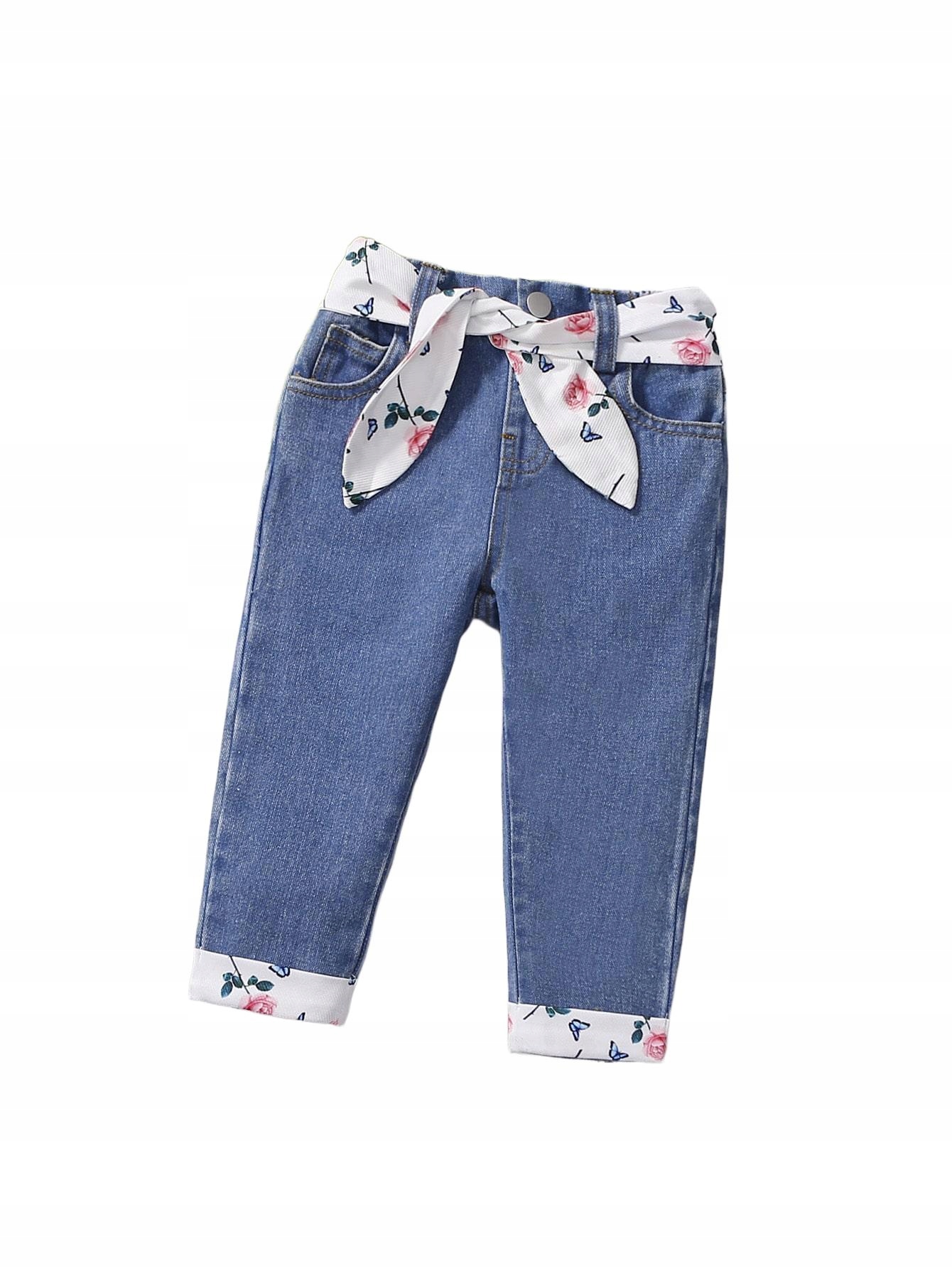 niebieskie spodnie jeans