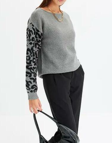 SWETER Z RĘKAWAMI W CENTKI
