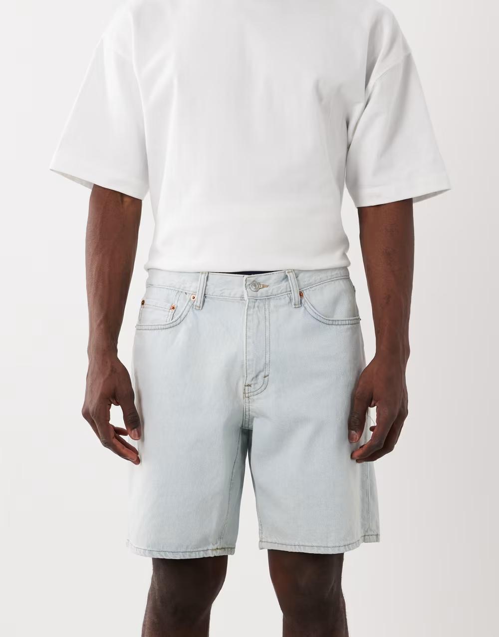 niebieskie spodenki jeans kieszenie