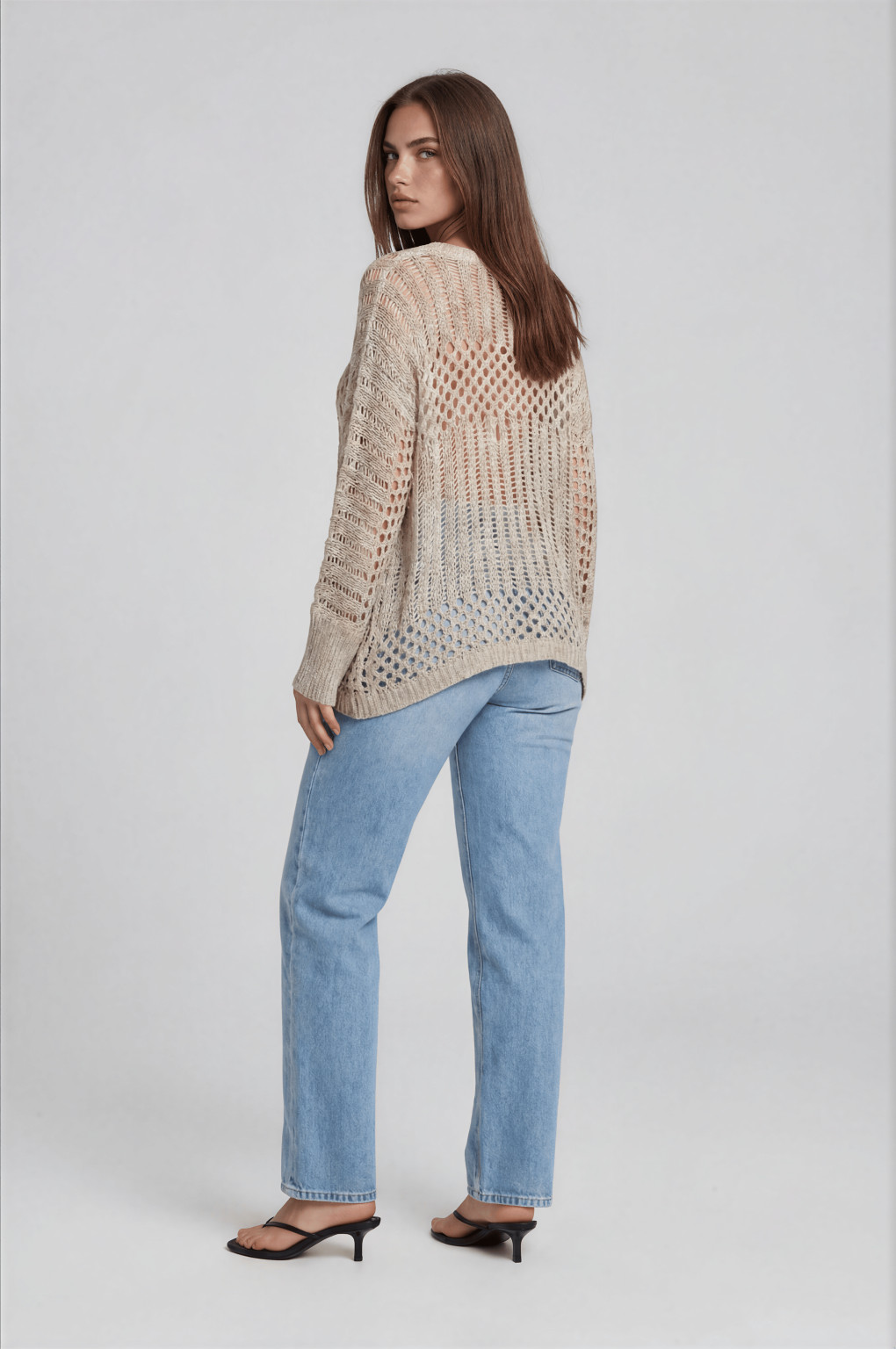 luźny sweter v-neck