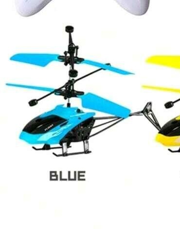 niebieski helikopter zabawka