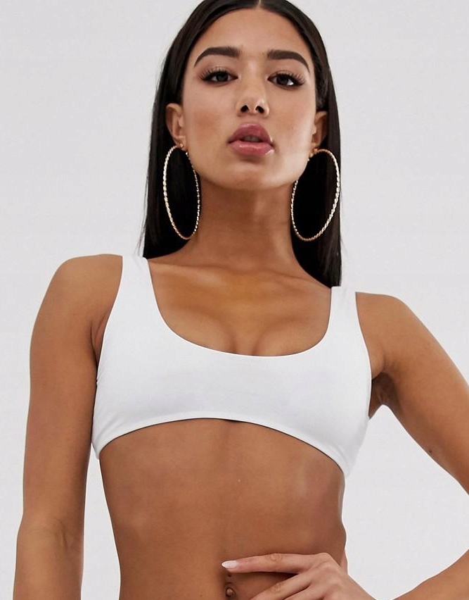 biała góra od bikini