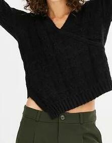 SWETER Z DEKOLTEM V 
