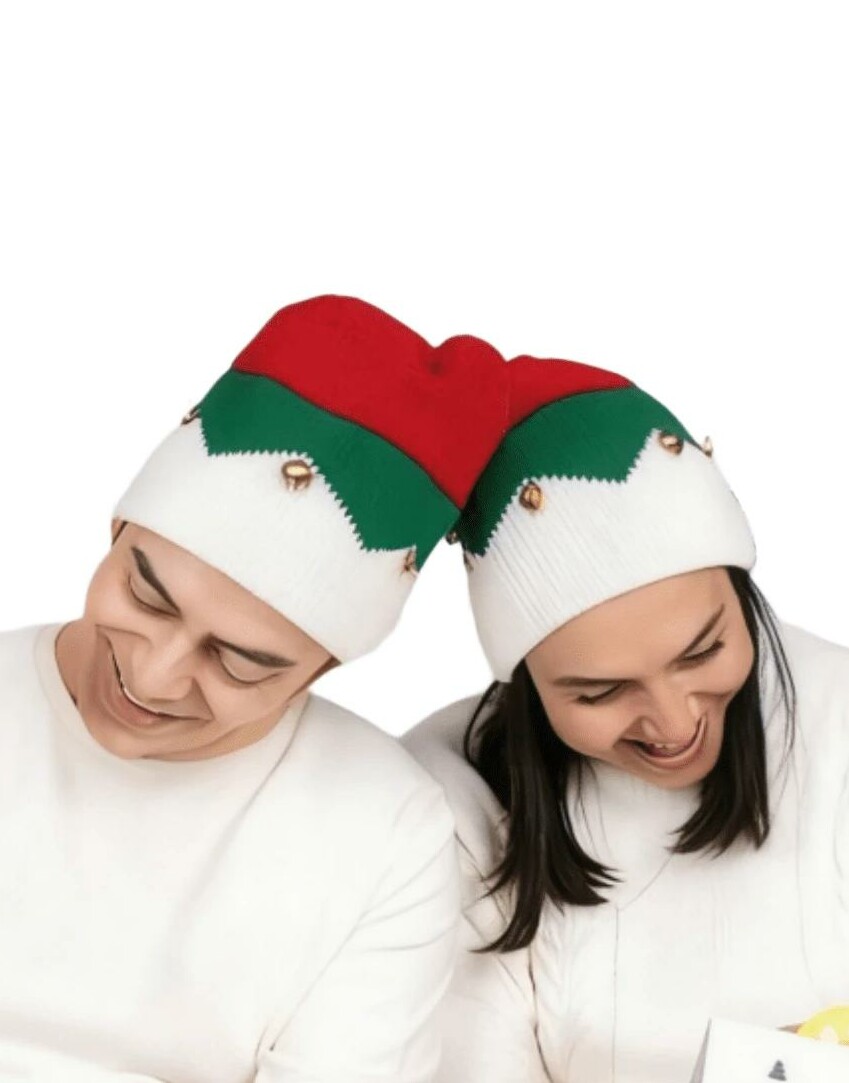 czapka z pomponem motyw świąteczny