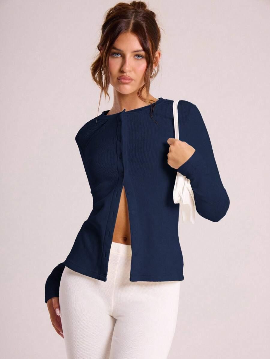 granatowy sweter guziki