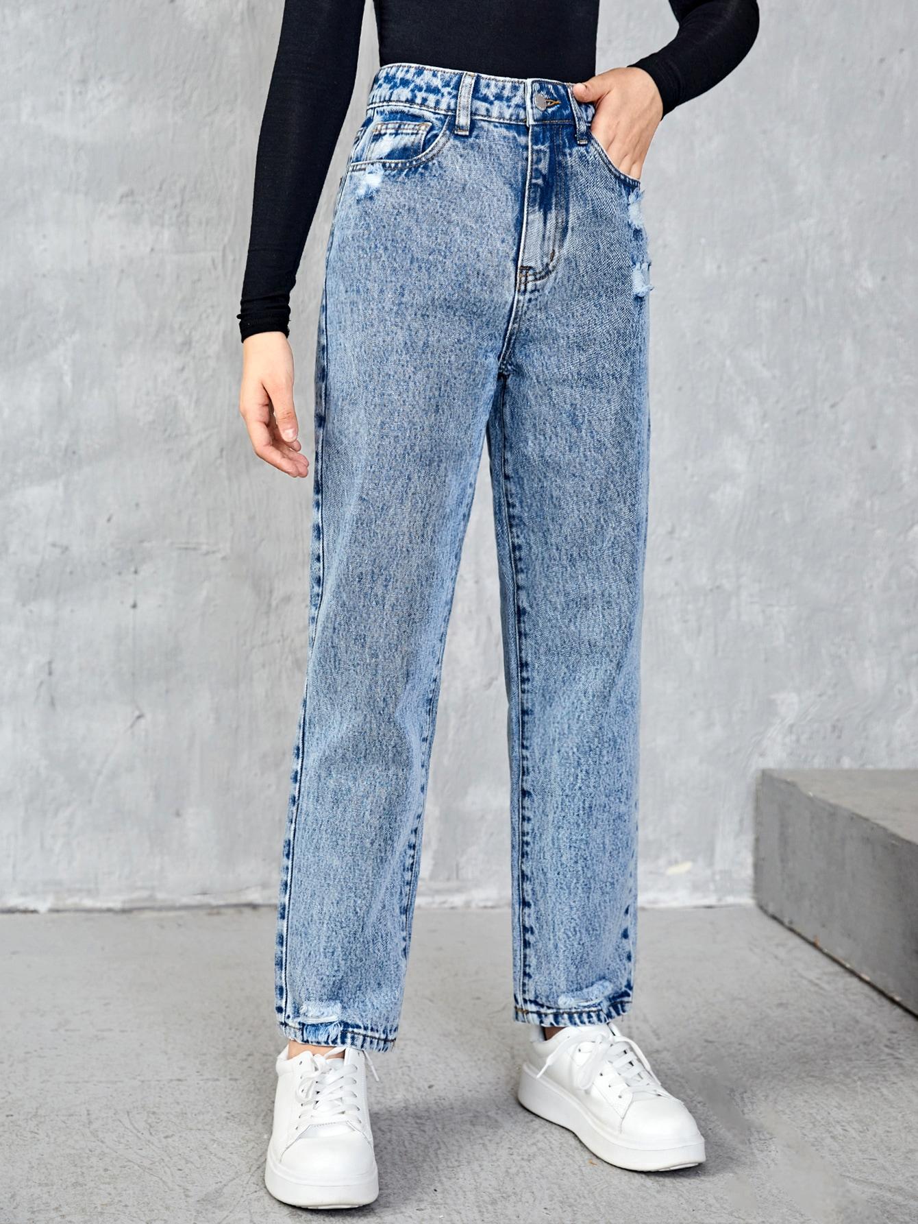 niebieskie spodnie jeans 