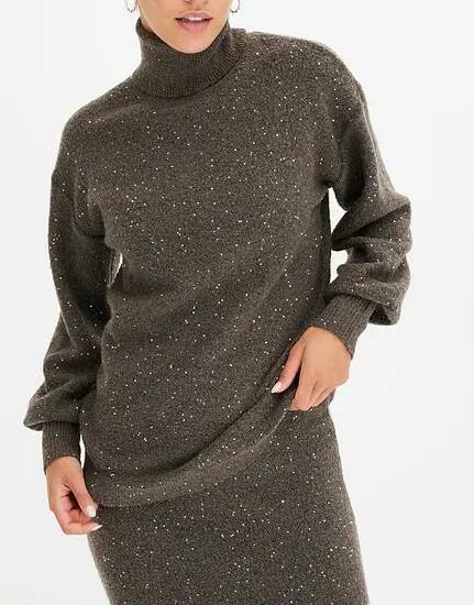 SWETER Z CEKINAMI