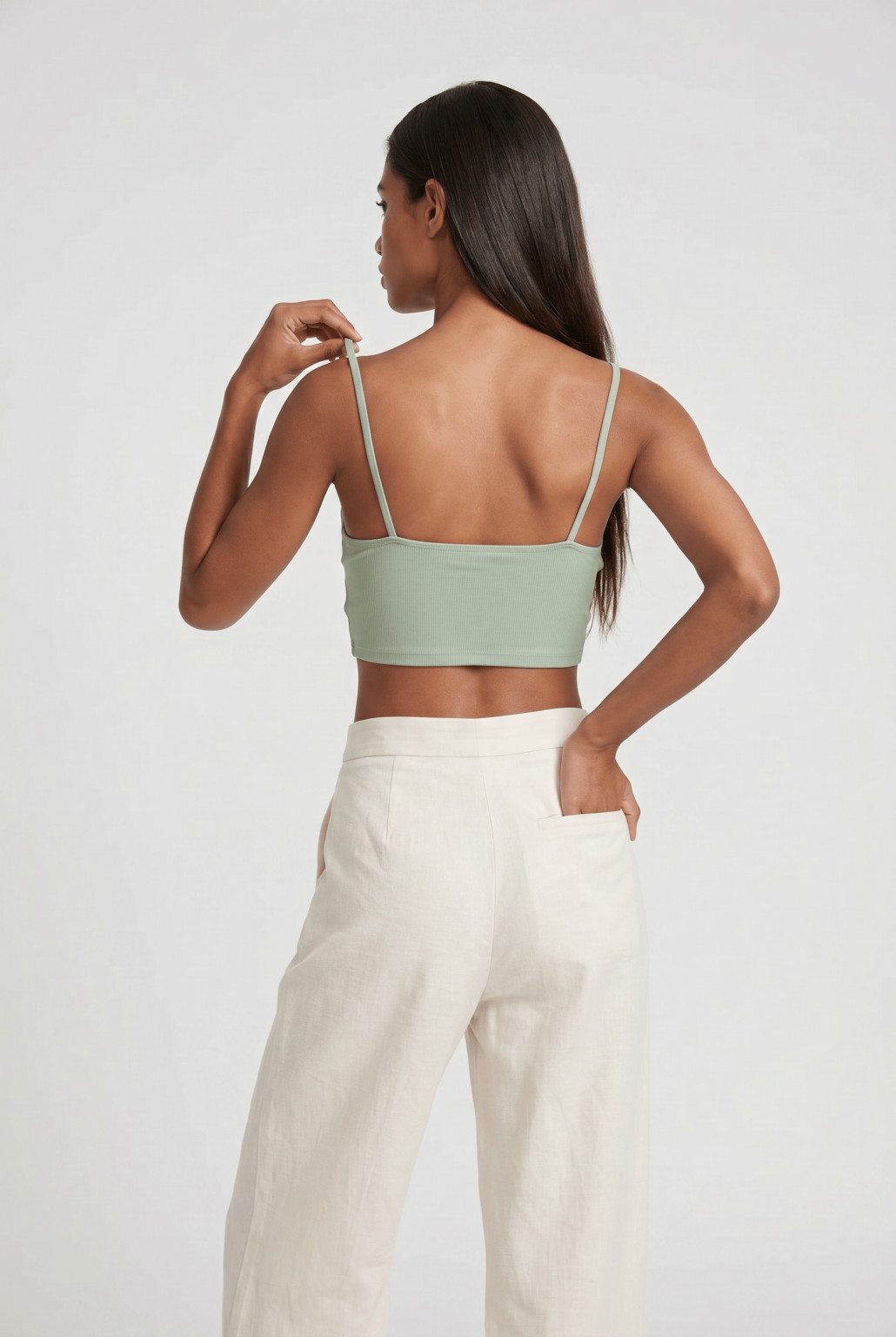 zielony crop top na ramiączkach