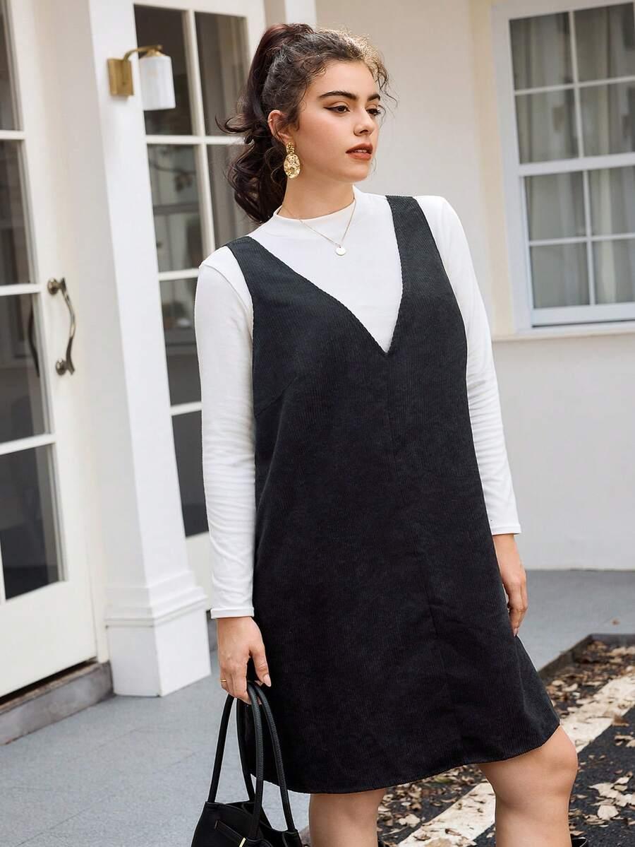 sztruksowa czarna sukienka v-neck