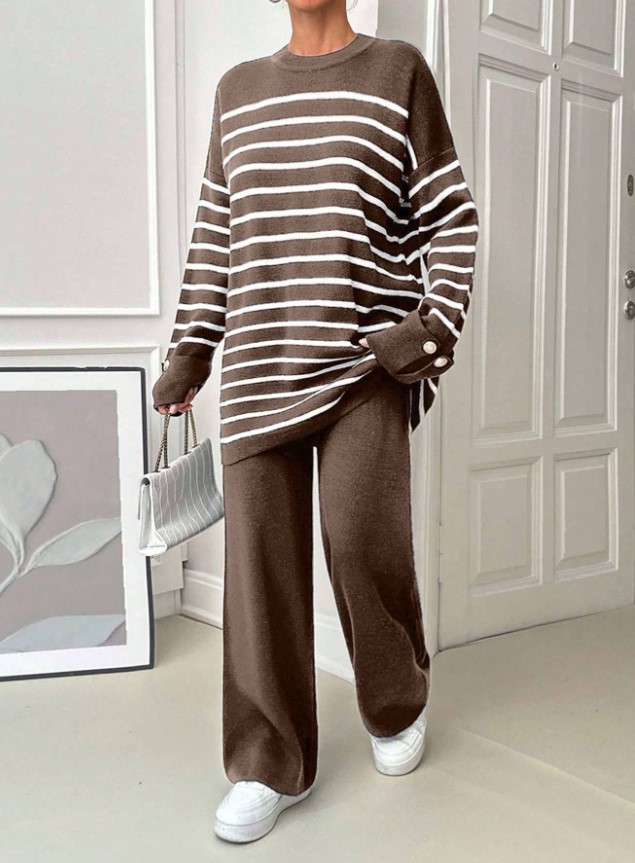 KOMPLET SWETER SPODNIE PASKI