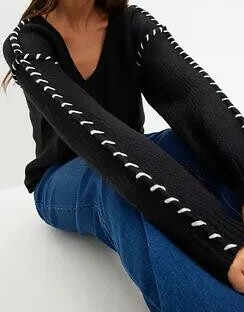SWETER DAMSKI PLUS SIZE DEKOLT V LUŹNY FASON DŁUGI RĘKAW