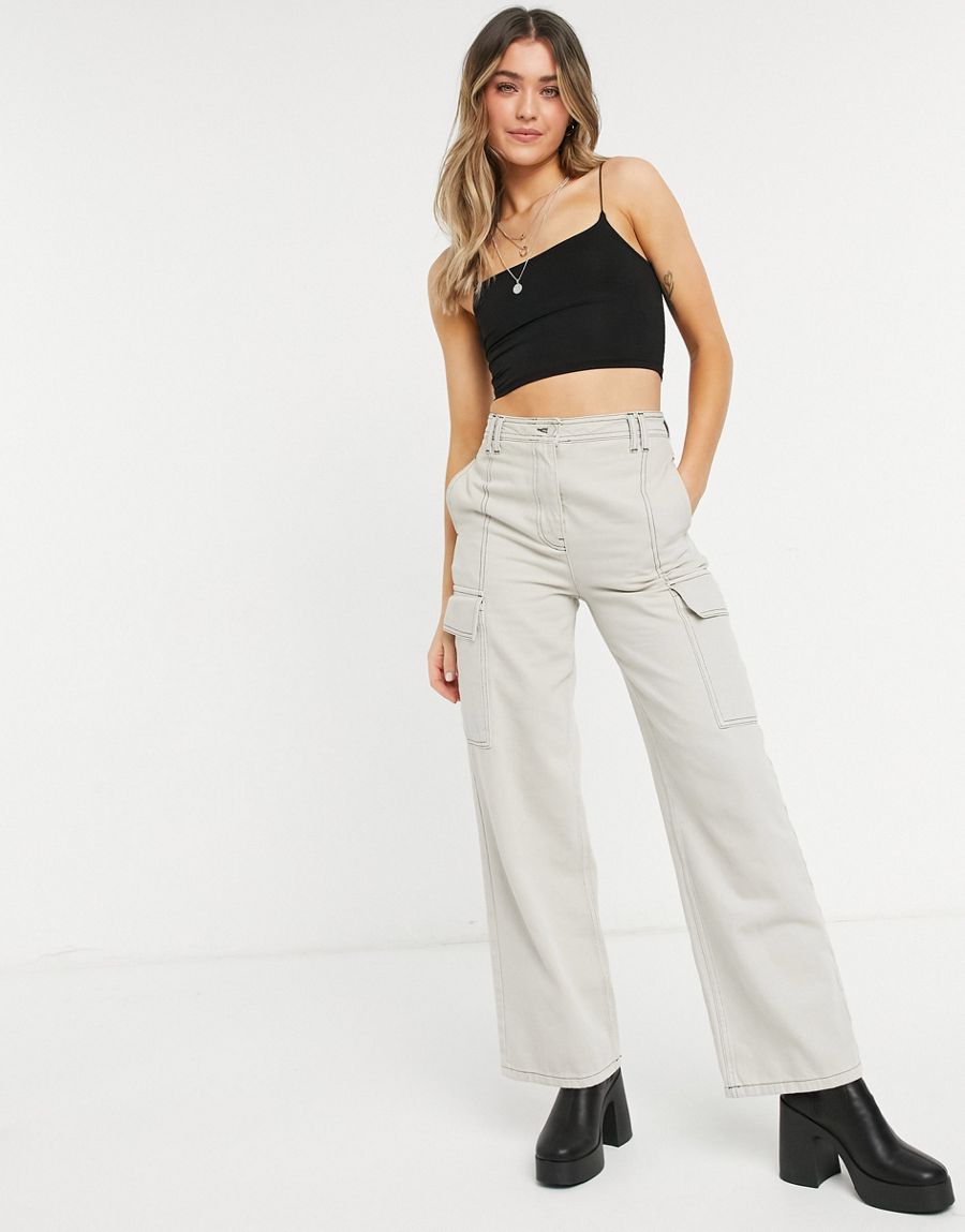 czarny crop top na ramiączkach 