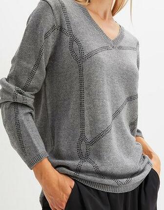 SWETER Z APLIKACJĄ 