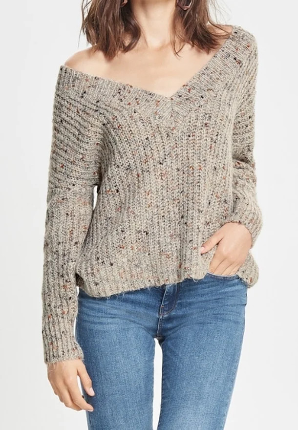 sweter v neck wzór