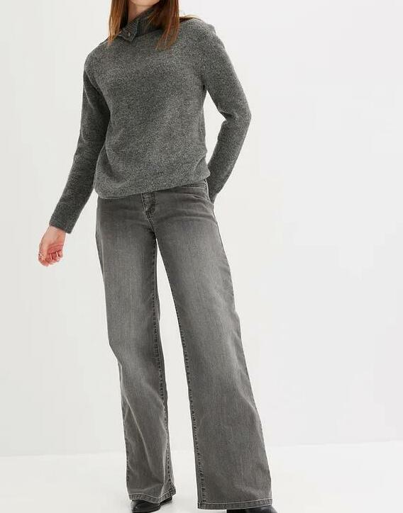 SWETER Z OZDOBNYMI GUZIKAMI