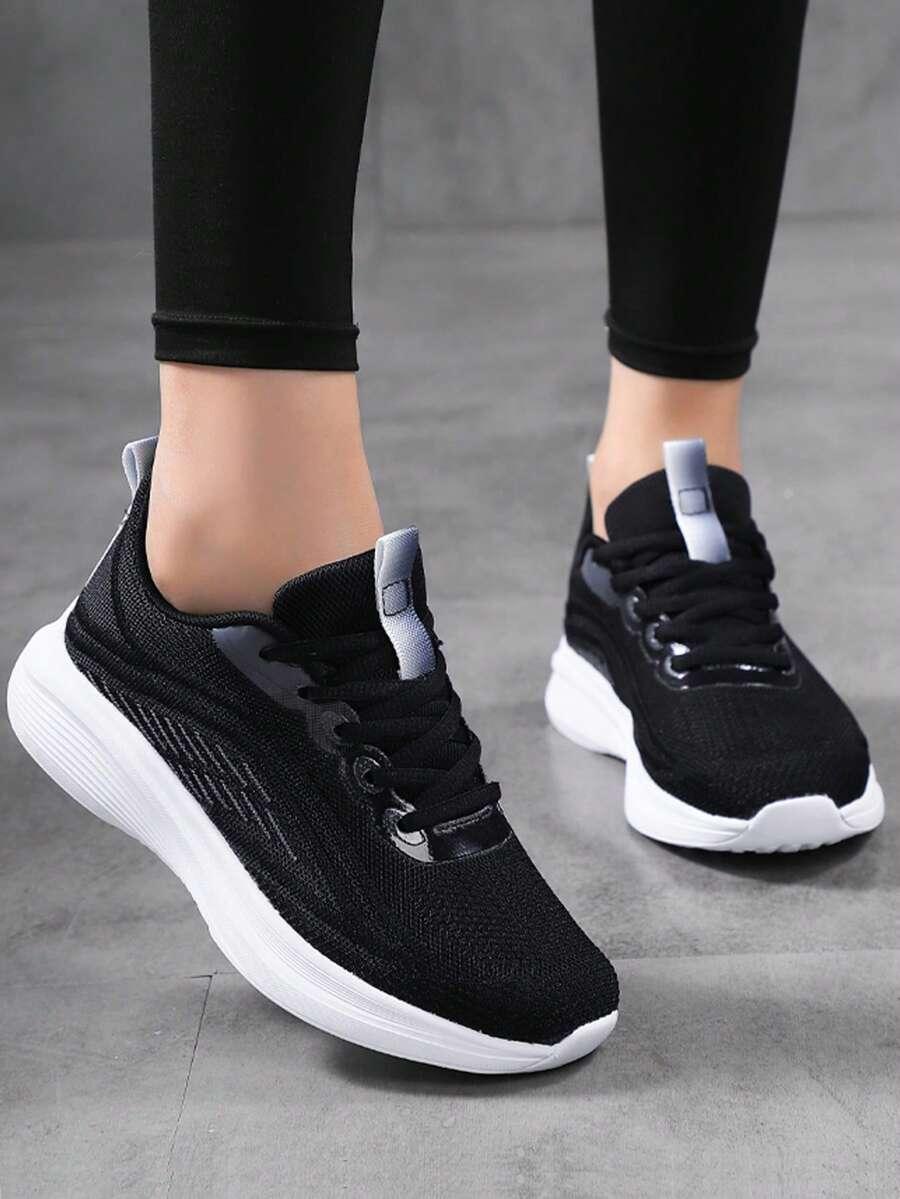 czarne buty sportowe