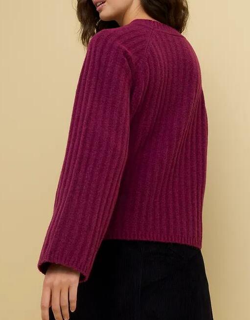 SWETER W PRĄŻEK