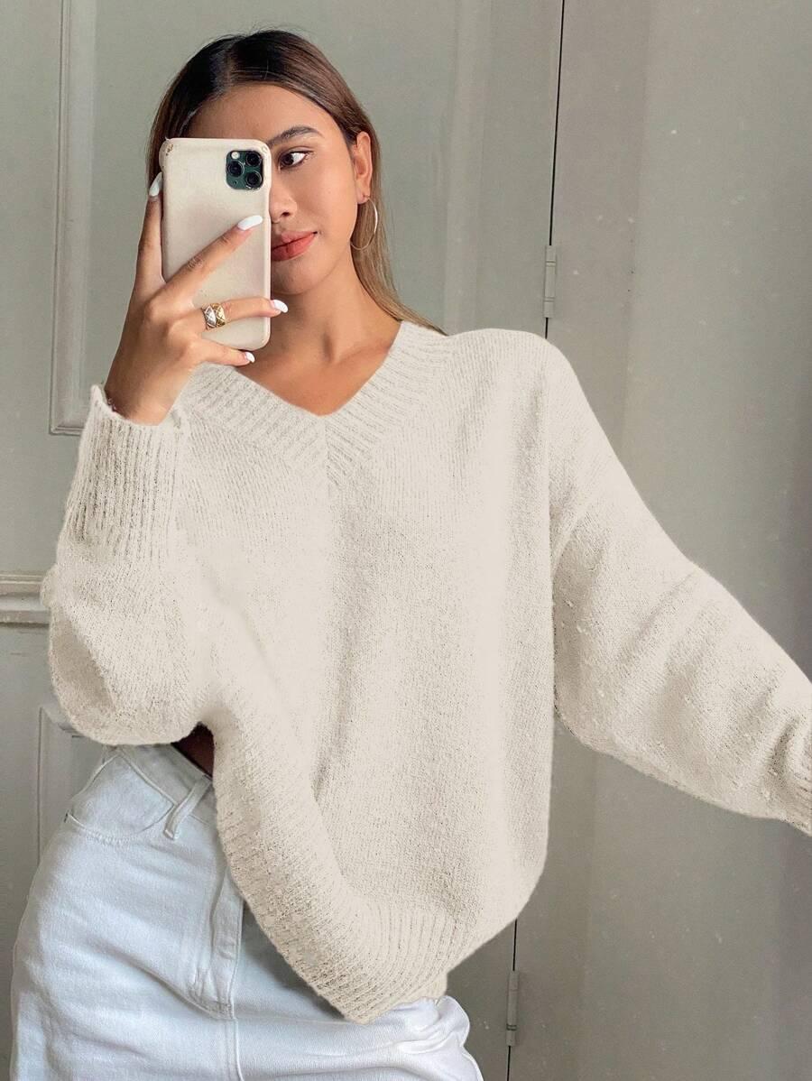 BEŻOWY SWETER V-NECK 