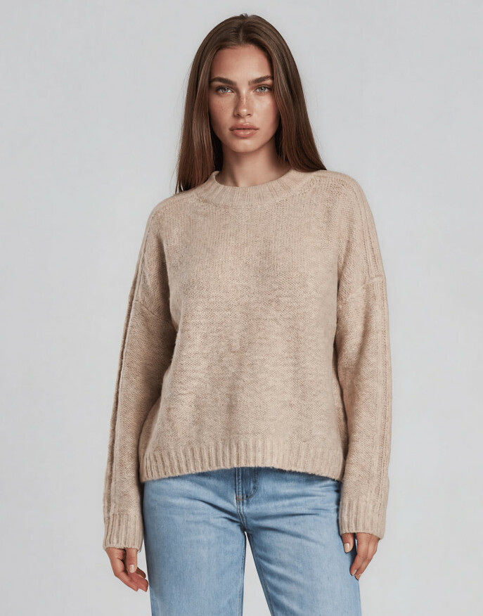 beżowy sweter oversize