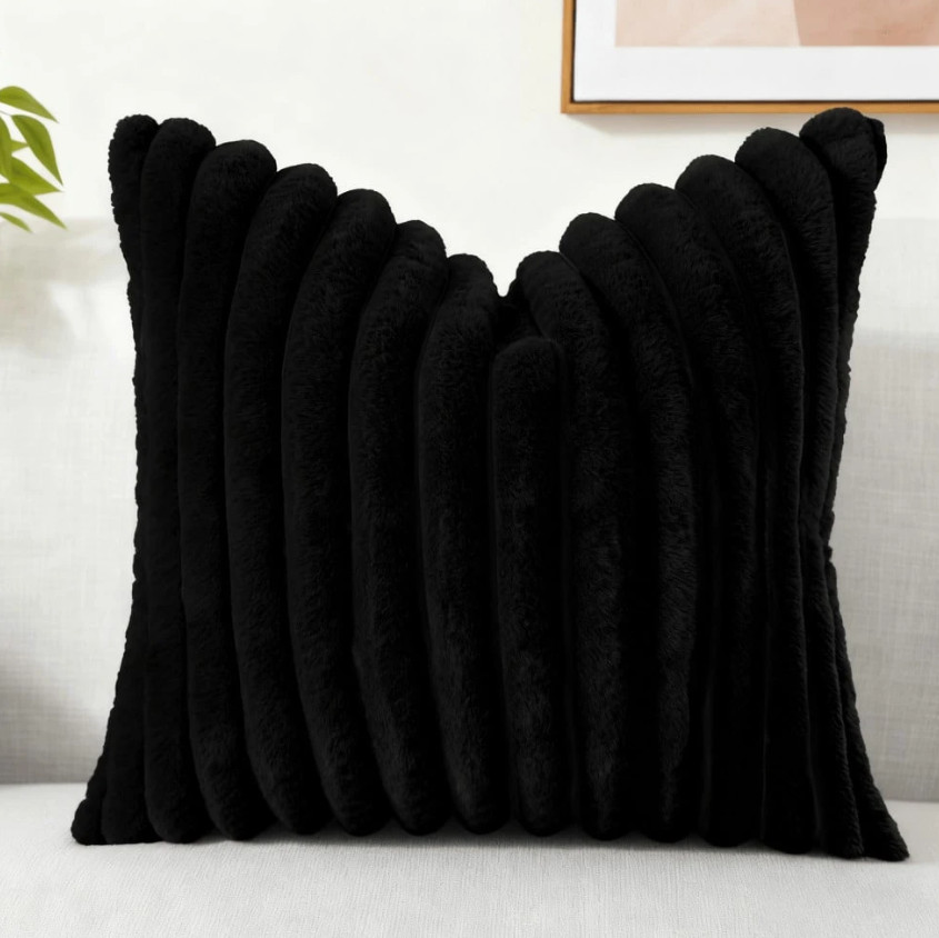 czarna fluffy poszewka na poduszkę