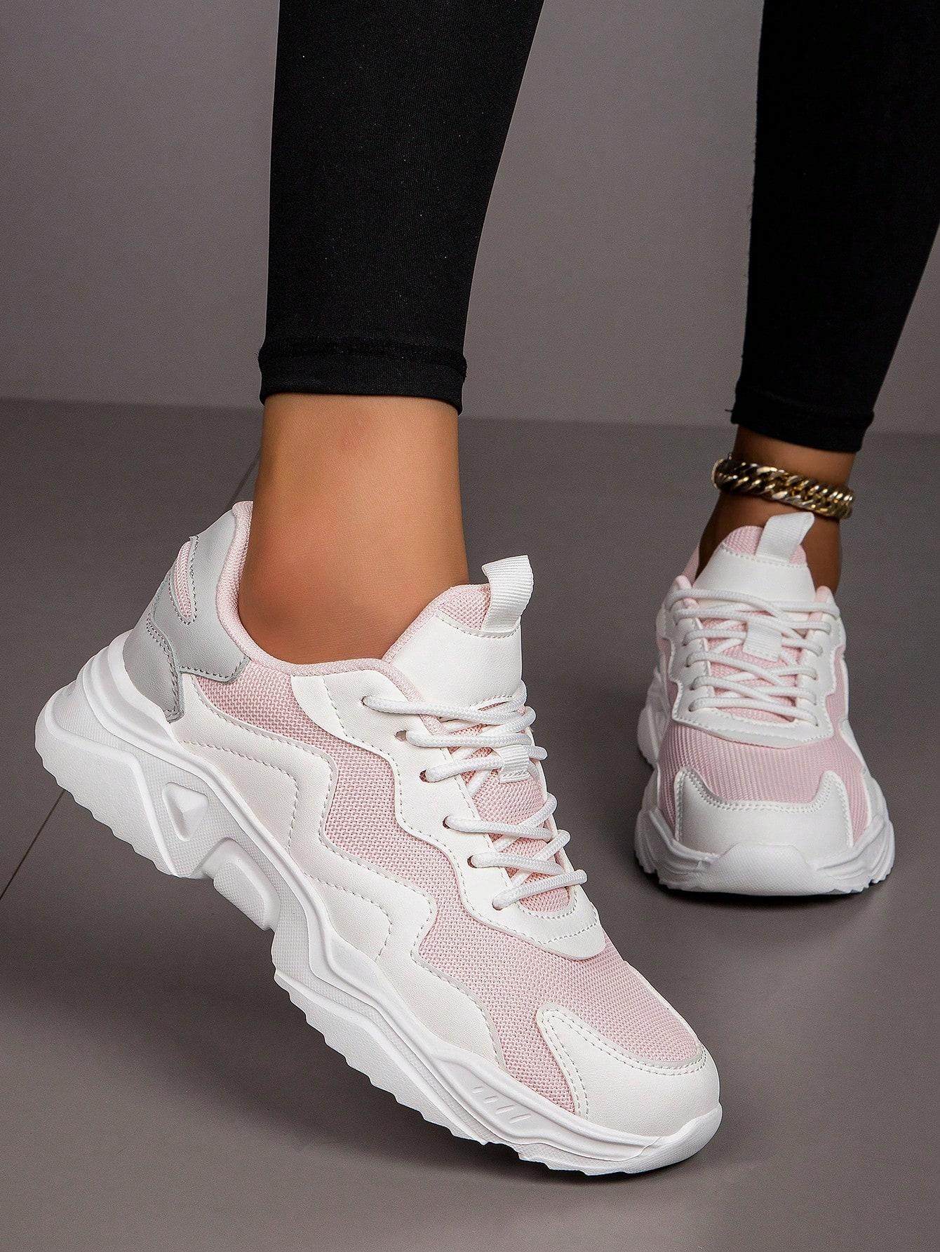 sznurowane buty sportowe