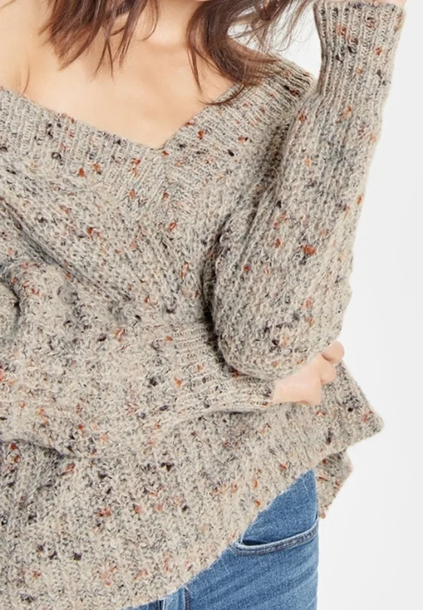 sweter v neck wzór