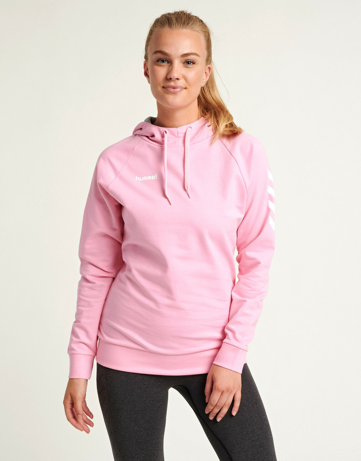BLUZA Z KAPTUREM CHEVRON