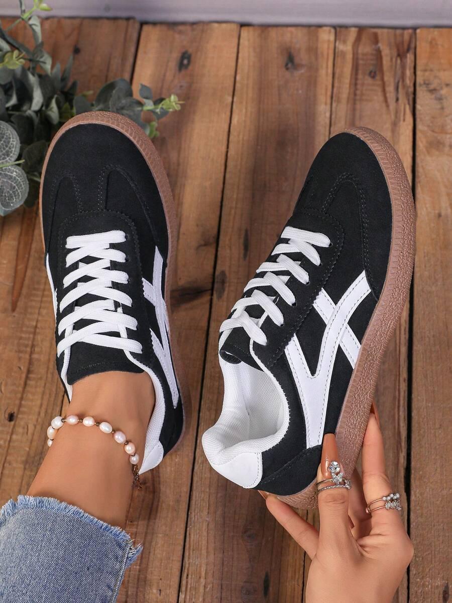 czarne buty sportowe