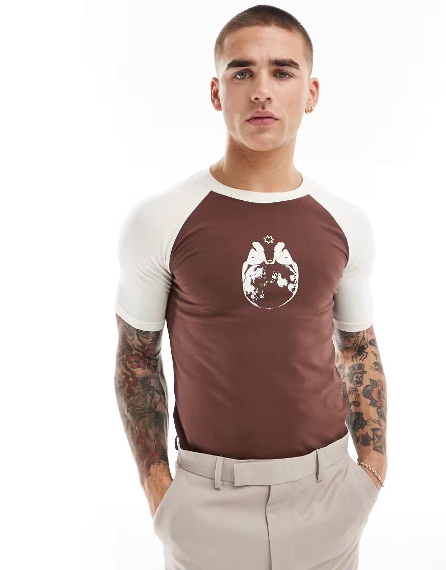 brązowy t-shirt nadruk kontrast