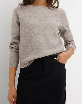 DZIANINOWY SWETER Z DEKOLT W ŁÓDKĘ