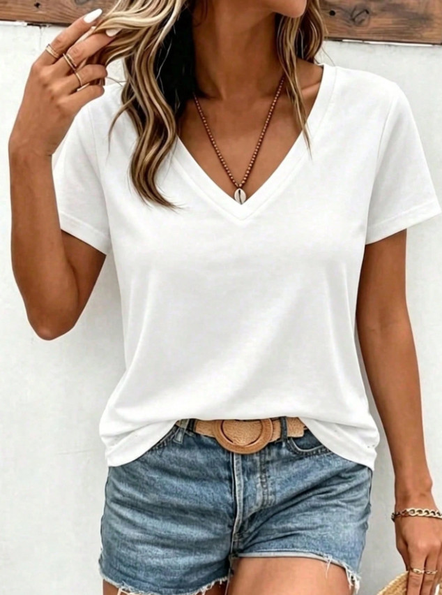 biała bluzka z krótkim rękawem v-neck