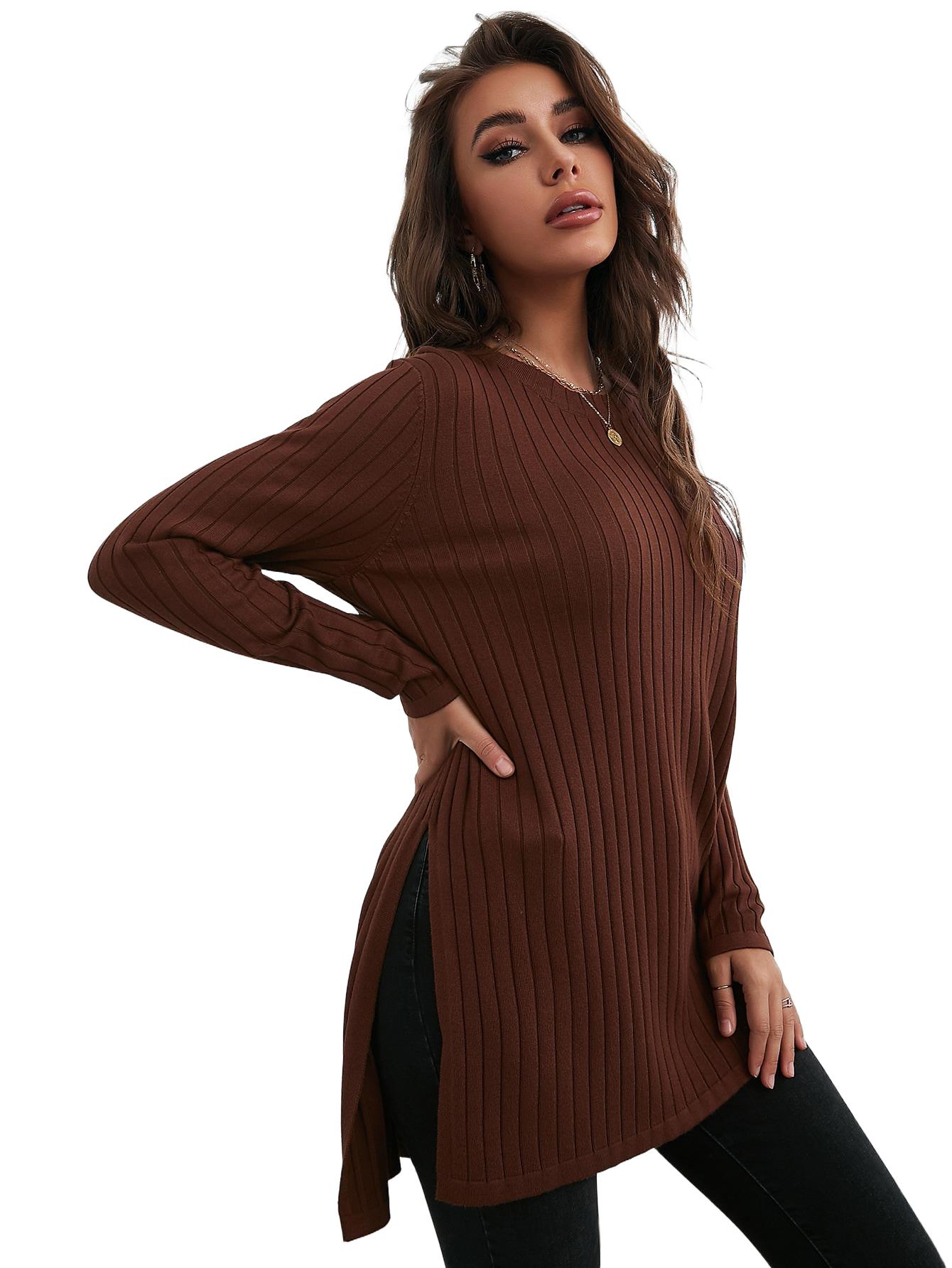 SWETER PRĄŻKOWANY Z ROZCIĘCIAMI 