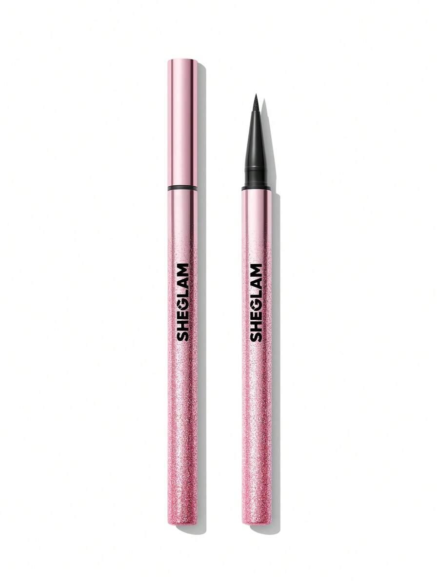 CZARNY EYELINER W PISAKU