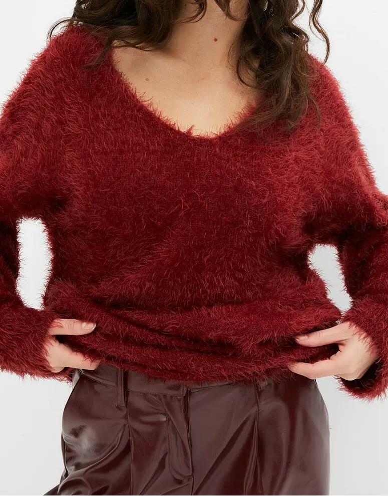 SWETER Z MIĘKKIEGO WŁÓKNA