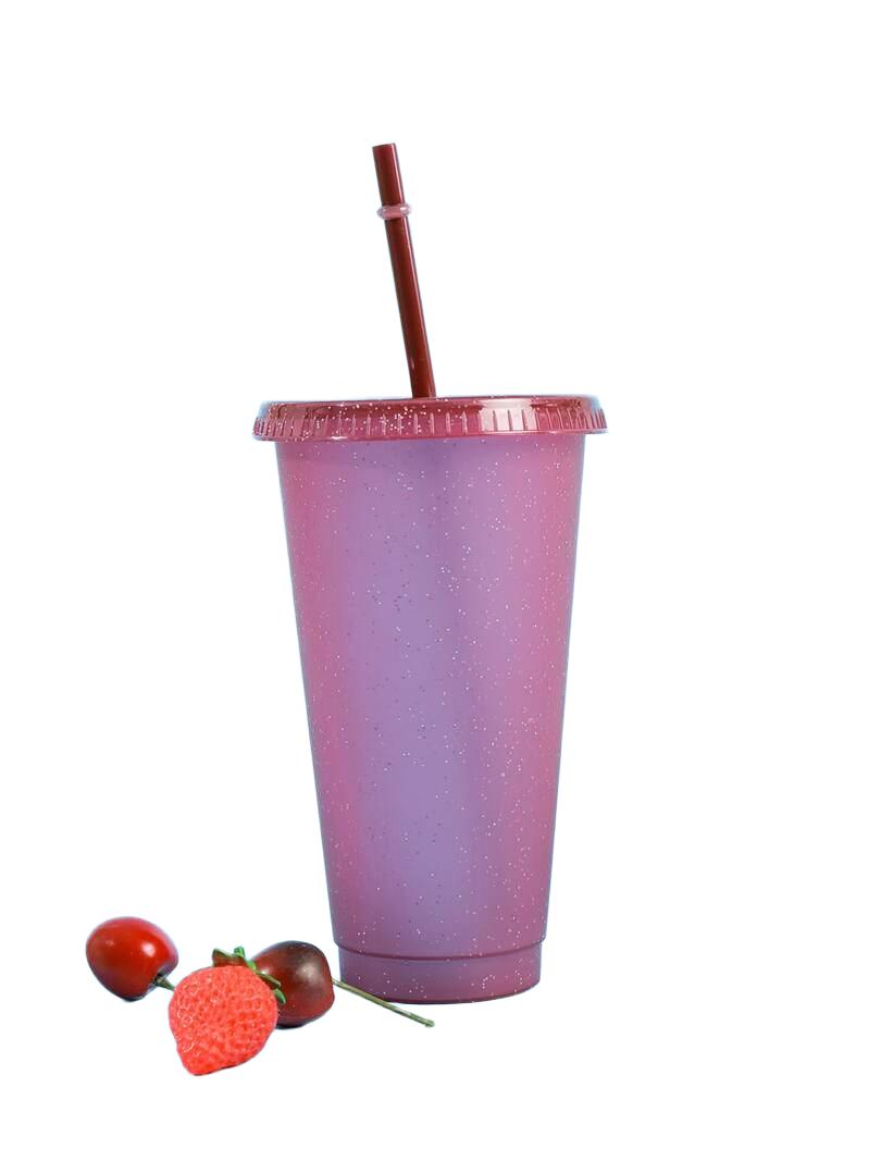 fioletowy plastikowy kubek