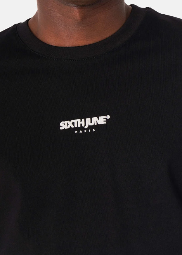 czarny t-shirt okrągły dekolt nadruk kontrast logo