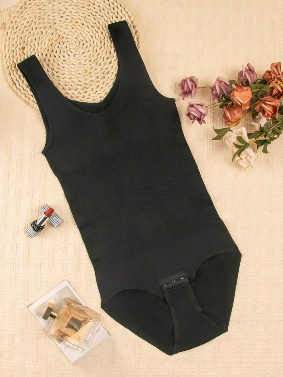czarne modelujące body