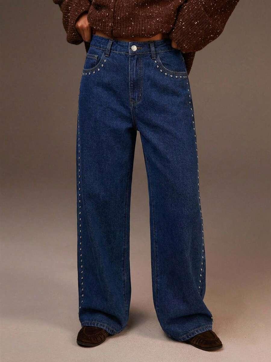 granatowe spodnie jeans