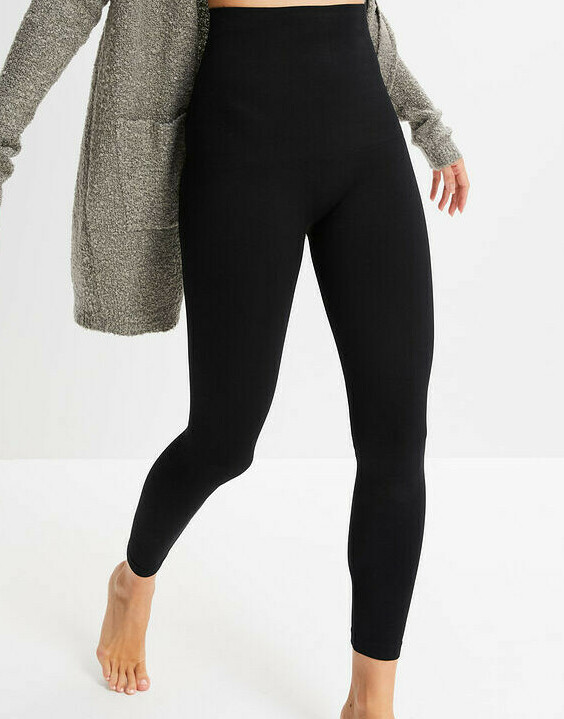 MODELUJĄCE CZARNE LEGGINSY Z WYSOKIM STANEM