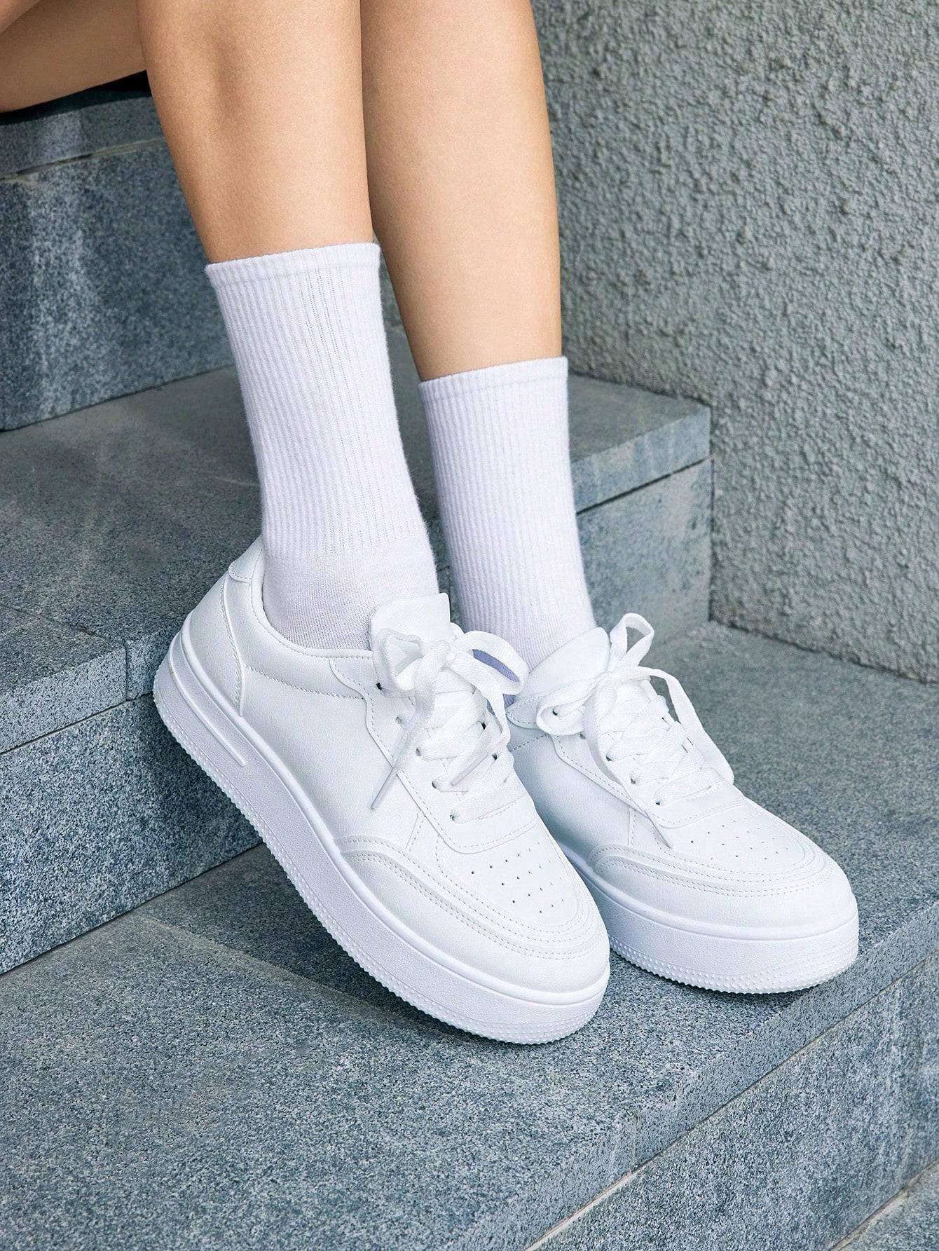 BIAŁE SZNUROWANE BUTY SPORTOWE
